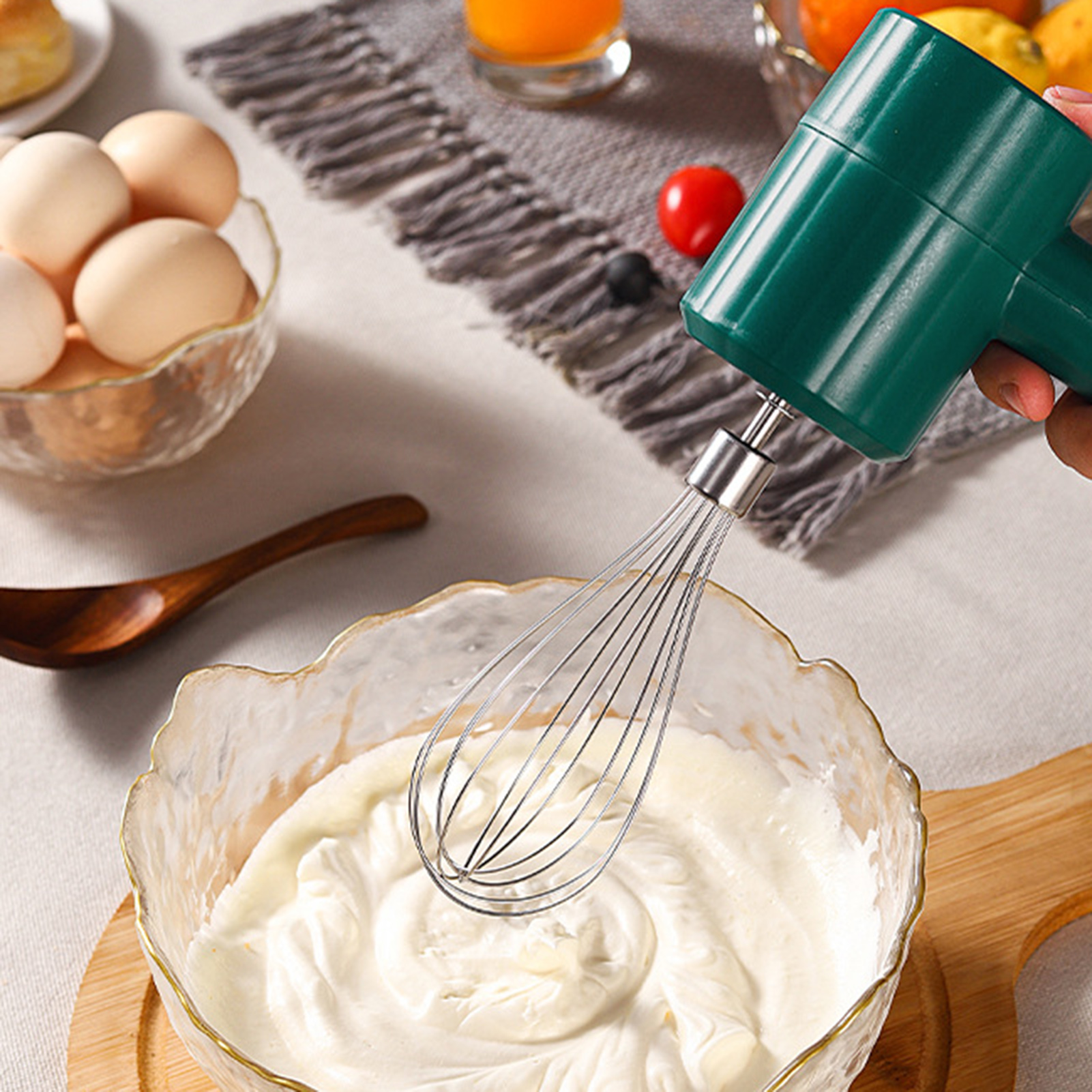 Batteur à Main Sans Fil, 3 Vitesses, Double Tête, Batteur à Œufs électrique avec Support et Séparateur, Fouet à Main en Acier Inoxydable pour Pâte à Gâteau à la Crème Batteur à Main Sans Fil, 3 Vitesses, Double Tête, Batteur à Œufs électrique avec Support et Séparateur, Fouet à Main en Acier Inoxydable pour Pâte à Gâteau à la Crème